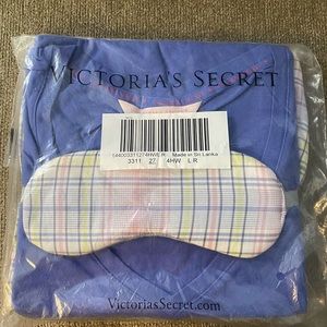 Victoria secrets pajamas set with a cover